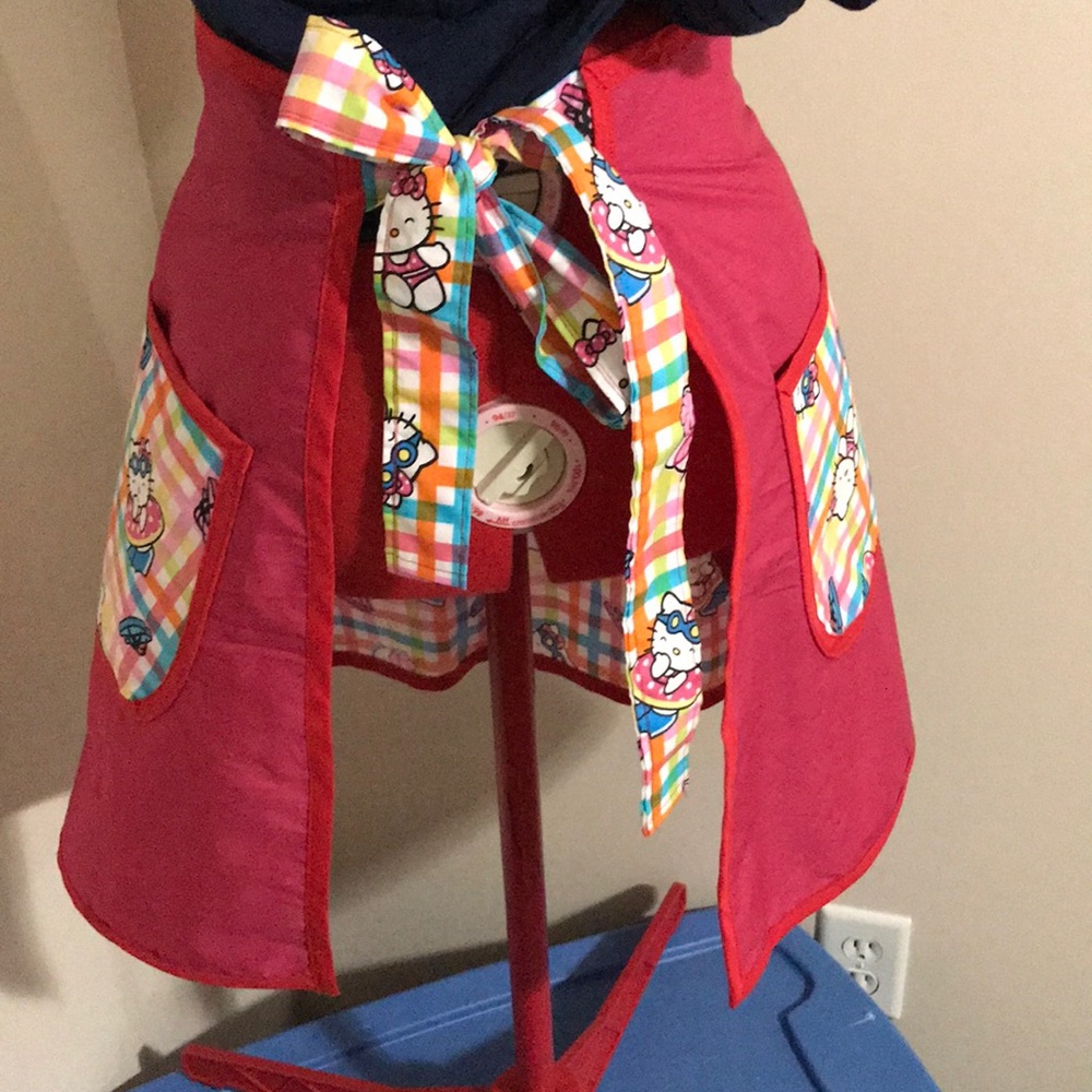 Hello Kitty Apron - Picture 3 of 3